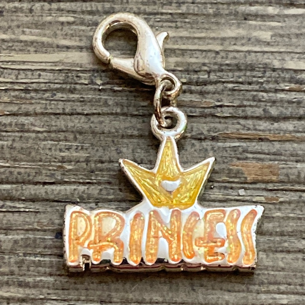 5/$10❤️❤️❤️NWOTs CLAIRES PRINCESS CHARM PENDANT